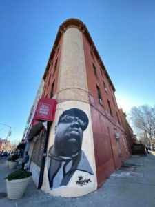 Notorious B.I.G vira nome de rua no bairro do Brooklyn, em Nova York